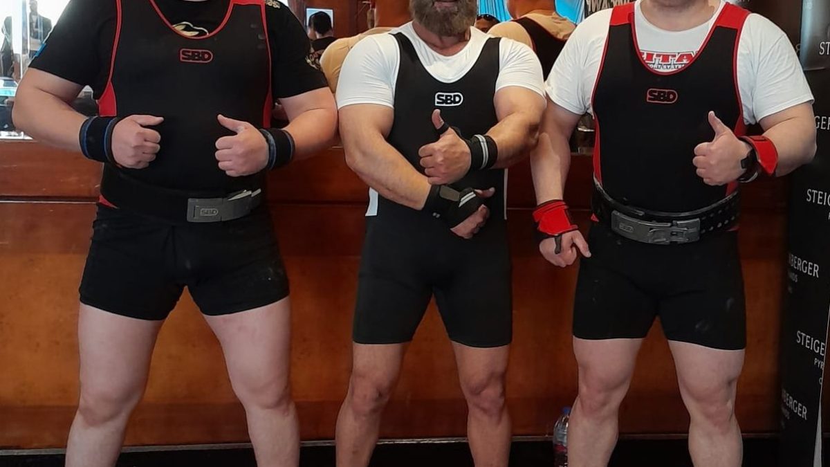 البطل المقدسي أشرف السلايمة يحقق أول ذهبية عالمية لفلسطين في القوة البدنية