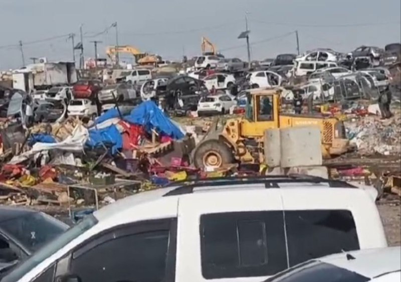 الاحتلال يزيل بسطات تجارية في بلدة عناتا