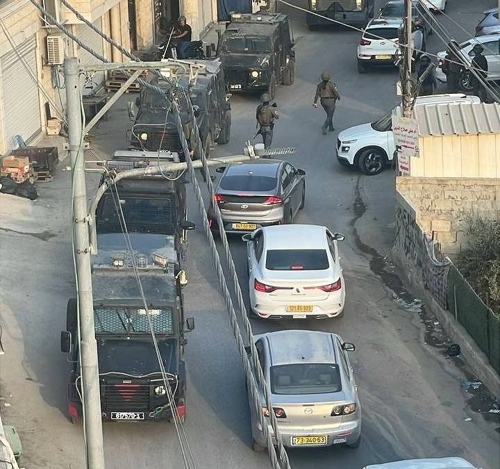 اعتقال سيدة وابنتها من بلدة حزما